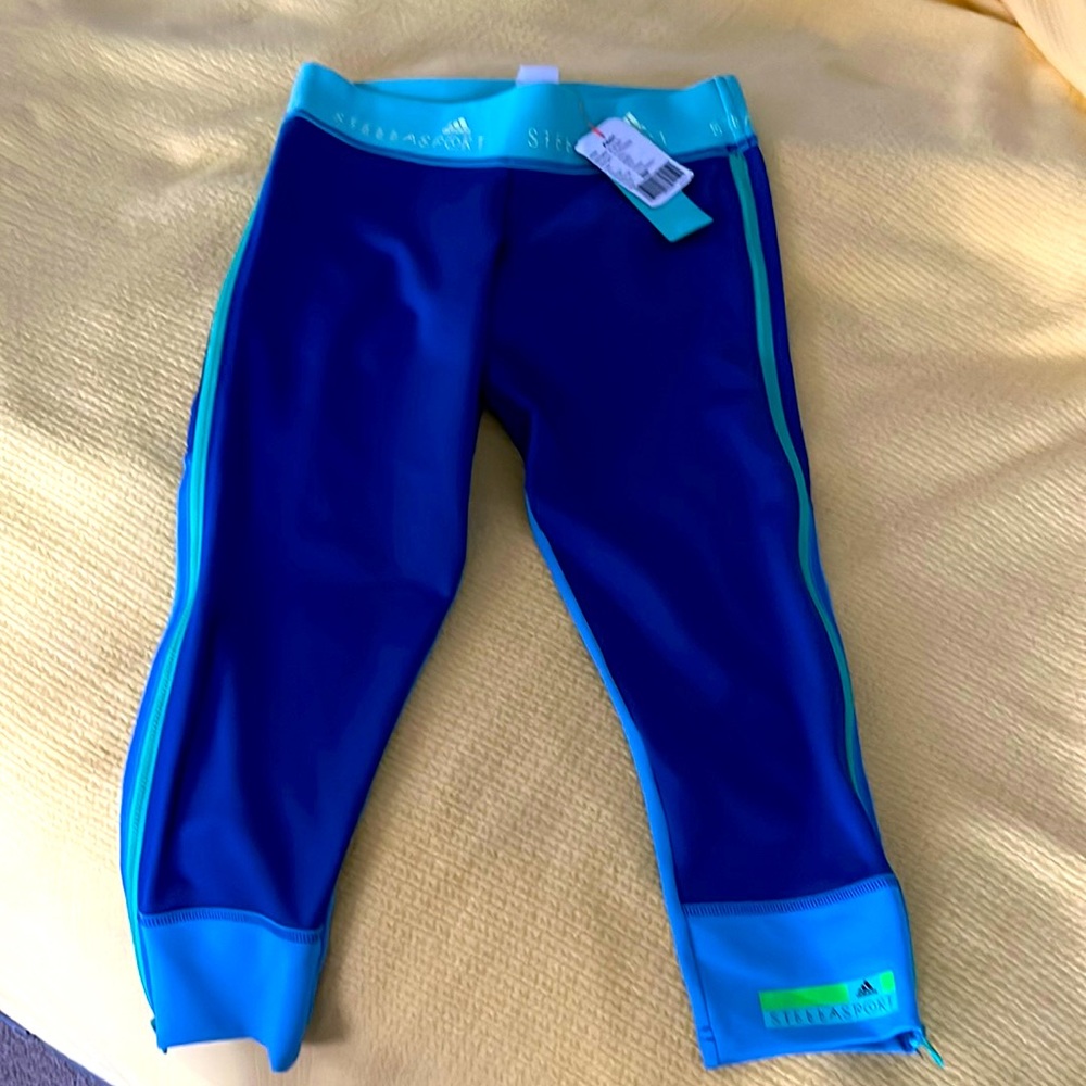 Stella McCartney capri full zip up both sides, sizw small. NEW